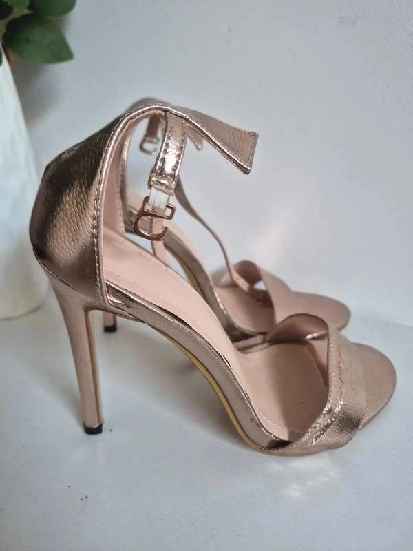 Sandalias de tacón efecto metálico oro rosa T36 – photo 2